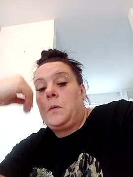 Snapshot of louisa36 chatting on March 27, 9:53 am louisa36 online show from March 27, 9:53 am