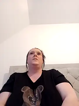 Snapshot of louisa36 chatting on April 2, 6:38 pm louisa36 online show from April 2, 6:38 pm