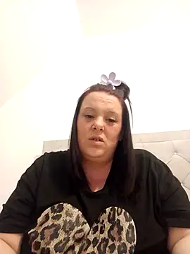 Snapshot of louisa36 chatting on April 4, 10:40 pm louisa36 online show from April 4, 10:40 pm