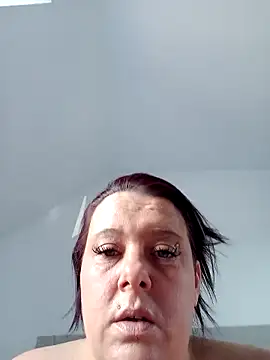 Snapshot of louisa36 chatting on April 20, 8:39 am louisa36 online show from April 20, 8:39 am