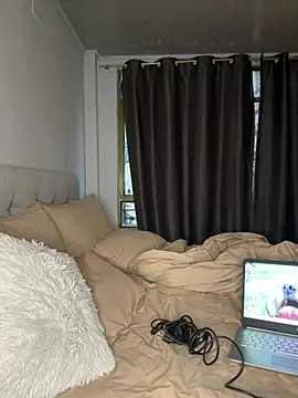 Snapshot of RachelWeisz_ chatting on February 23, 11:18 am RachelWeisz online show from February 23, 11:18 am