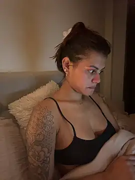 Snapshot of RachelWeisz_ chatting on July 22, 10:29 am RachelWeisz online show from July 22, 10:29 am