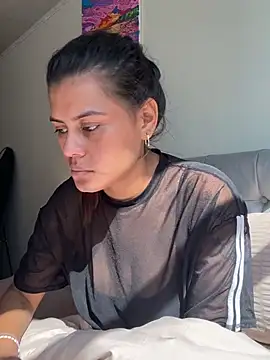 Snapshot of RachelWeisz_ chatting on July 28, 2:13 pm RachelWeisz online show from July 28, 2:13 pm