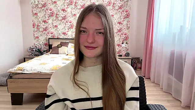 Snapshot of Milayouknow chatting on February 8, 8:18 am Milayouknow online show from February 8, 8:18 am