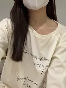 Snapshot of Rin-yiyi chatting on February 22, 10:47 am Rin-yiyi online show from February 22, 10:47 am