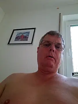 Snapshot of nackedei071 chatting on May 7, 6:46 pm nackedei071 online show from May 7, 6:46 pm