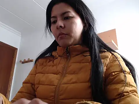 Snapshot of ZeforAitanna chatting on February 9, 10:19 am ZeforAitanna online show from February 9, 10:19 am