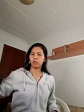 Snapshot of ZeforAitanna chatting on April 8, 9:53 am ZeforAitanna online show from April 8, 9:53 am
