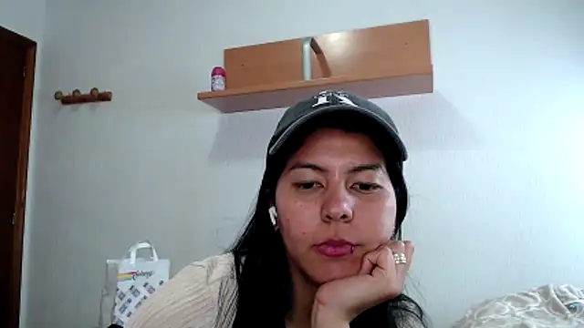 Snapshot of ZeforAitanna chatting on April 13, 11:05 am ZeforAitanna online show from April 13, 11:05 am