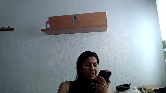 Snapshot of ZeforAitanna chatting on May 7, 11:48 am ZeforAitanna online show from May 7, 11:48 am