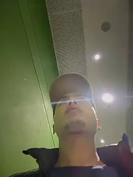 Snapshot of Eros_lee chatting on March 18, 8:56 pm Eros lee online show from March 18, 8:56 pm