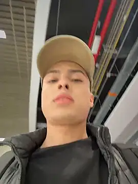 Snapshot of Eros_lee chatting on April 8, 5:24 pm Eros lee online show from April 8, 5:24 pm
