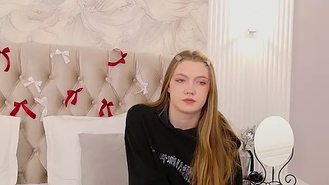 Snapshot of StacyHicks chatting on February 13, 3:19 pm StacyHicks online show from February 13, 3:19 pm