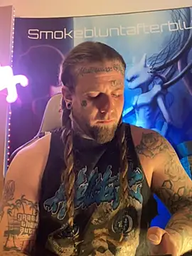 Snapshot of Smokebluntafterblunt chatting on February 15, 2:30 am Smokebluntafterblunt online show from February 15, 2:30 am