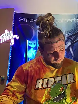 Snapshot of Smokebluntafterblunt chatting on February 17, 11:55 pm Smokebluntafterblunt online show from February 17, 11:55 pm