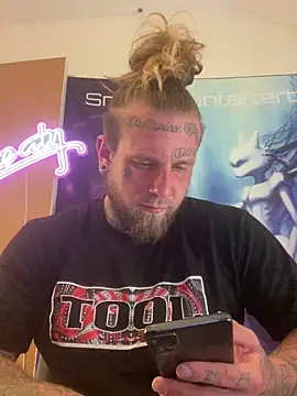 Smokebluntafterblunt online show from May 25, 12:38 am