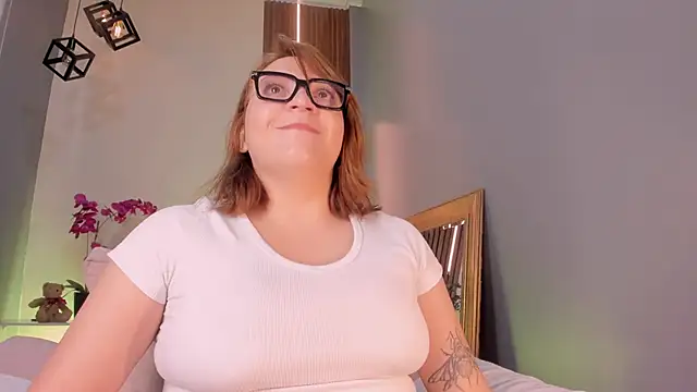 Snapshot of SimonaStar chatting on March 2, 2:02 pm SimonaStar online show from March 2, 2:02 pm