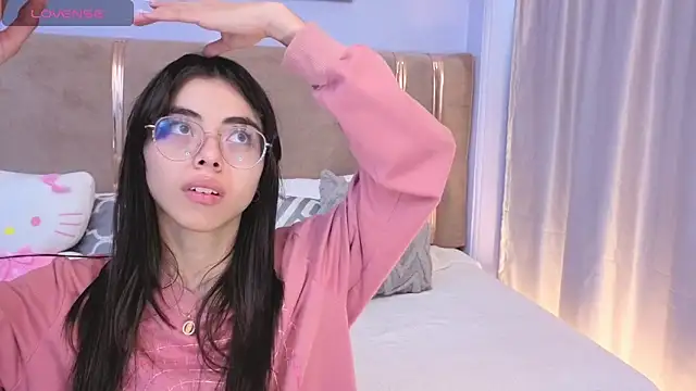 Mia Naive online show from June 16, 12:41 pm