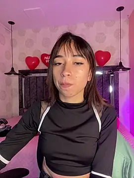 Snapshot of alahia_pink chatting on February 24, 4:21 am alahia pink online show from February 24, 4:21 am