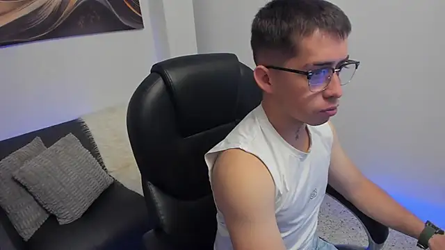 Snapshot of Tommas_Jhonson chatting on February 22, 3:51 am Tommas Jhonson online show from February 22, 3:51 am