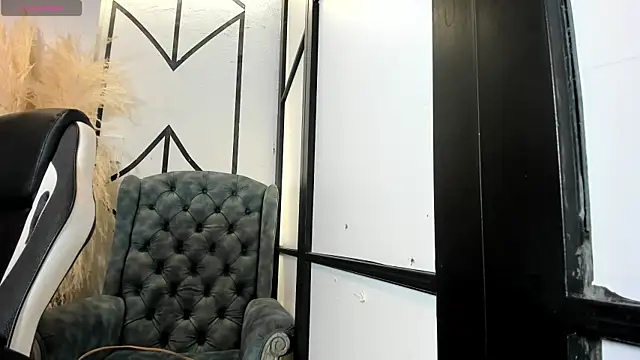 Snapshot of lorraineHunter chatting on February 17, 1:07 pm lorraineHunter online show from February 17, 1:07 pm