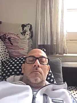 pareja47 online show from April 7, 8:59 am