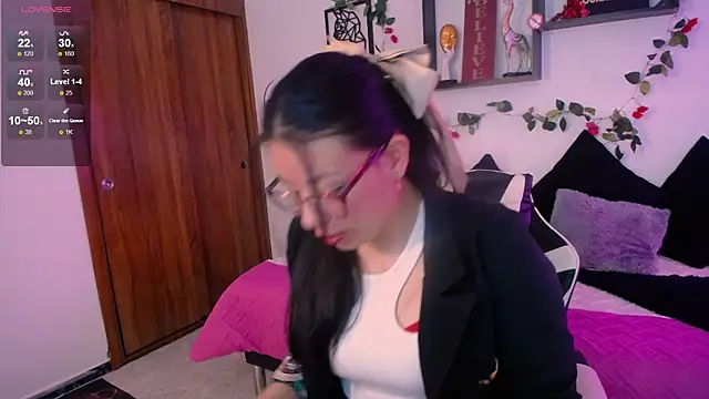 QueenRose94 online show from February 19, 1:07 pm