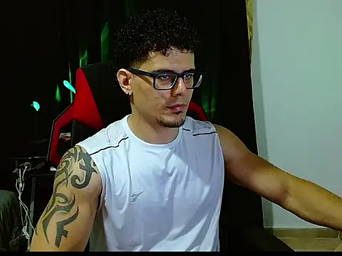 Snapshot of Logan0626 chatting on February 19, 12:28 am Logan0626 online show from February 19, 12:28 am