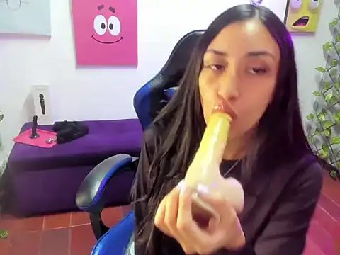 TiffanyDream8 online show from March 3, 9:42 pm