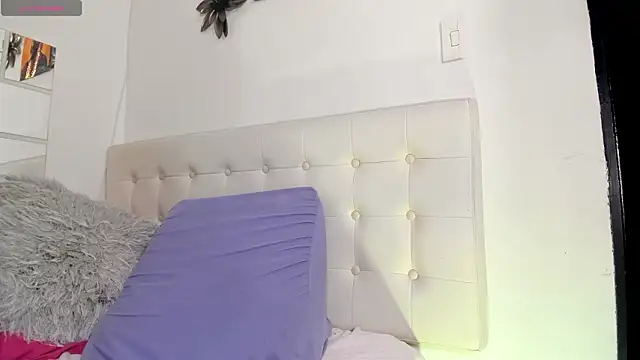 MiaEvans0 online show from March 21, 8:19 am