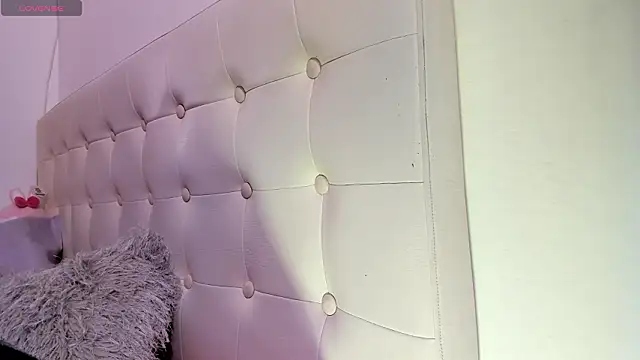 MiaEvans0 online show from March 27, 3:01 am