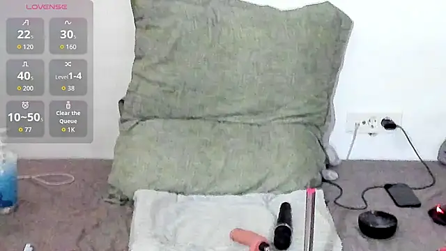 Snapshot of BellaDreamss chatting on June 13, 3:21 pm BellaDreamss online show from June 13, 3:21 pm