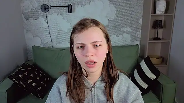 LesleySky online show from February 22, 6:06 pm