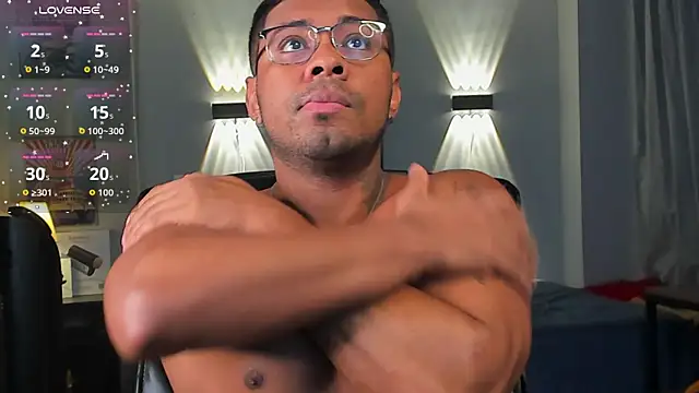 Snapshot of LEOHRDZ chatting on March 2, 8:21 am LEOHRDZ online show from March 2, 8:21 am