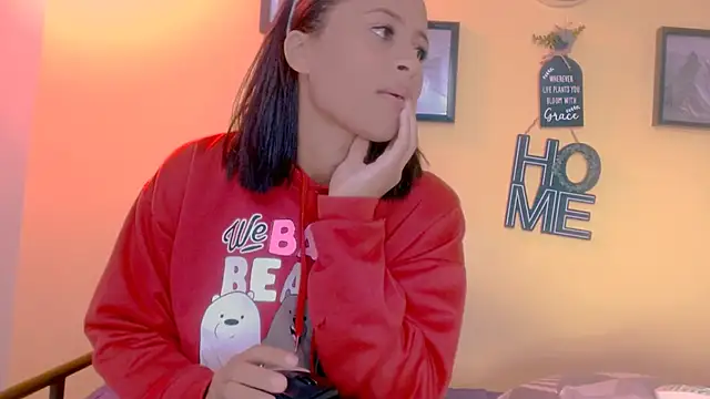 Snapshot of sexiempoderada18 chatting on February 13, 1:18 pm sexiempoderada18 online show from February 13, 1:18 pm