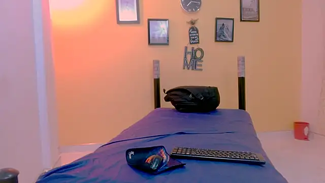 sexiempoderada18 online show from March 12, 1:50 pm