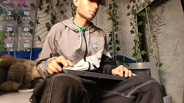 ItsZairen online show from May 24, 3:44 am