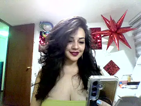 Snapshot of Pink_Cristal chatting on February 17, 2:30 am Pink Cristal online show from February 17, 2:30 am