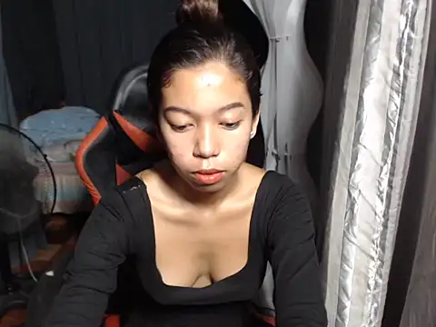 urgirlyflor online show from March 24, 1:16 pm