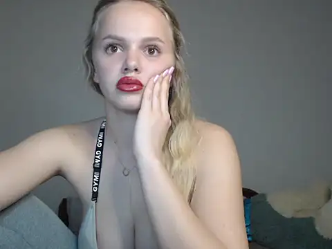 Snapshot of KeylaStar chatting on March 8, 8:45 pm KeylaStar online show from March 8, 8:45 pm