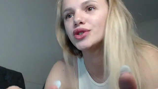 Snapshot of KeylaStar chatting on April 7, 8:31 pm KeylaStar online show from April 7, 8:31 pm