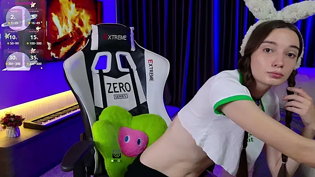 Snapshot of AnnyShore chatting on February 23, 11:57 pm AnnyShore online show from February 23, 11:57 pm