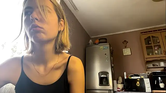 Snapshot of CharmingBlonde chatting on February 14, 11:40 am CharmingBlonde online show from February 14, 11:40 am