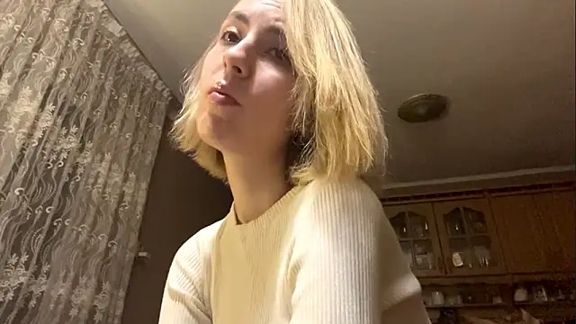 Snapshot of CharmingBlonde chatting on February 19, 6:15 pm CharmingBlonde online show from February 19, 6:15 pm