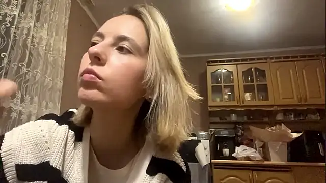 Snapshot of CharmingBlonde chatting on February 20, 6:19 pm CharmingBlonde online show from February 20, 6:19 pm