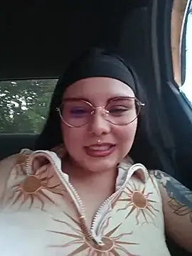 Snapshot of Yulska chatting on April 23, 10:56 pm Yulska online show from April 23, 10:56 pm
