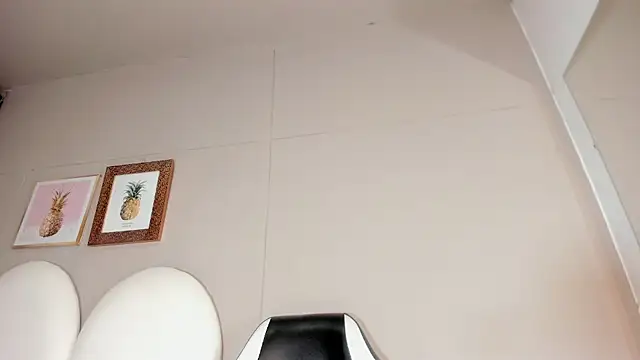 luna bradley  online show from March 25, 12:22 pm