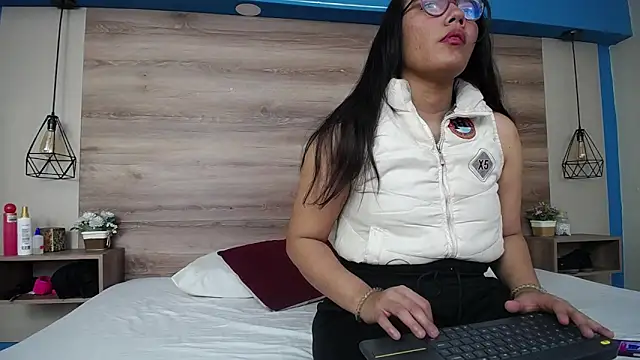 Snapshot of PamelaChu01 chatting on March 1, 7:49 pm PamelaChu01 online show from March 1, 7:49 pm