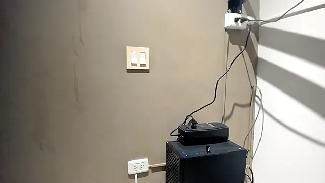 SophieSerrat online show from March 18, 6:05 am