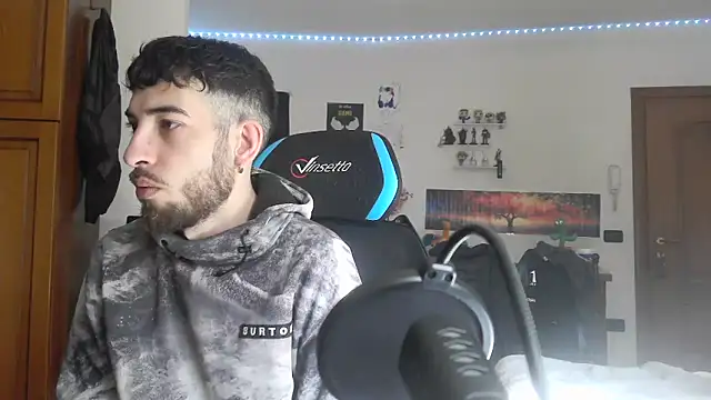 Snapshot of maestroboris95 chatting on February 12, 11:27 am maestroboris95 online show from February 12, 11:27 am